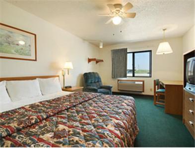 Готель Super 8 Wichita East Kellogg Номер фото